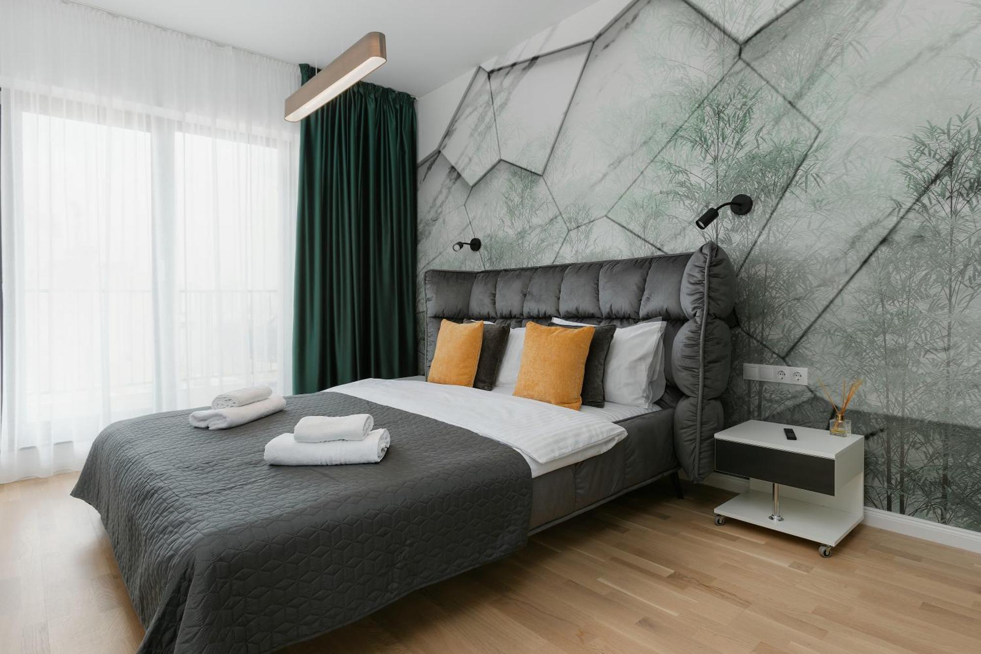 The Forest - Luxe Central Apt With Free Secured Parking 브라쇼브 외부 사진
